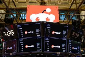 Reddit Signals Strong Holiday Quarter to Come; Shares Soar