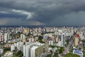 Frentes frias marcam o retorno de tempestades ao Paraná nesta semana, prevê Simepar