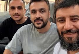 جواد عزتی در پشت صحنه فصل دوم سریال وحشی (+عکس)