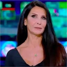 Ci viene da chiedere se chi pubblica certe foto oscene ...