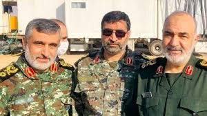 عکس سفر در زمان / قابی تماشایی از اولین شلیک راکت بومی ایران توسط سردارحاجی‌زاده و سردار باقری !