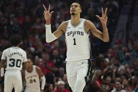 Les San Antonio Spurs et Victor Wembanyama de nouveau victorieux de Portland et qualifiés pour le 2e tour des play-offs NBA