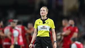 Hollie Davidson: 5 Choses à Savoir sur l'Arbitre d'Angleterre-France