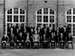 David Stopp kindly sent me tha above photograph of Form 2H taken in 1962. He proudly tells me that he can remember all the names. From the top left to right ... - Class%25202H%2520photo%25201962%2520small