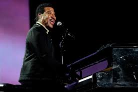 Lionel Richie hospitalized with irregular heartbeat, cancels San Francisco show