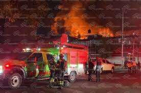 ¡Emergencia! Se incendia negocio de motos en pleno centro de Toluca