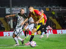Herediano empata en el inicio de la defensa de la corona