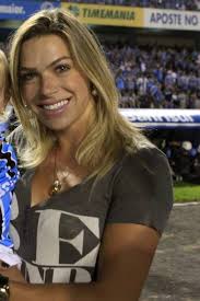 Jornalista Débora Favarini, mulher do jogador Kleber, que foi agredida pelo atacante do Grêmio Foto: Wesley Santos / Honopix - Debora-Favarini-mulher-kleber-gladiador-atacante-agressao1