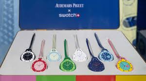 Heute startet die AP x Swatch: Neue Plastik-Uhr löst Luxus-Hype aus!