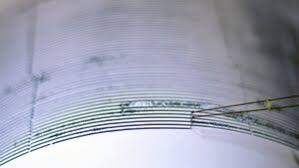 Terremoto de 7.6 ‘estremece’ a Japón; activan alerta por tsunami y urgen a evacuar a 13 mil personas