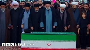 علی خامنه‌ای و چهار تن از اعضای خانواده‌اش در حرم امام رضا در مشهد به خاک سپرده شدند