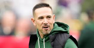 Packers' Matt LaFleur's Conservative Play-Calling vs. Vikings: A Smart Choice?