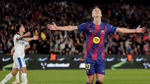 Dani Olmo brilla con doblete y guía al Barcelona al triunfo frente al Alavés
