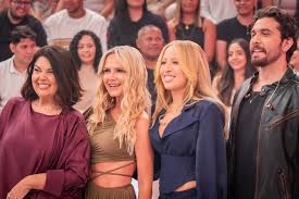 Em Família com Eliana tem Mari Fernandez, Gustavo Mioto, Fabiana Karla e semifinal musical