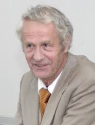 Dr. <b>Eberhard Müller</b>, beging am 27. Juni seinen 65. Geburtstag. - tubaf_akt_00000377_0