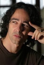 Javier Calamaro es un cantante argentino, quien pertenecio al grupo Los Guarros durante diez años. Para 1998 debuta como solista, lanzando su disco Diez de ... - contratar-a-javier-calamaro