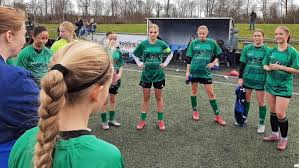 Så starter Kolding-pigernes store kamp snart: Spiller skolefodbold-finale her i formiddag