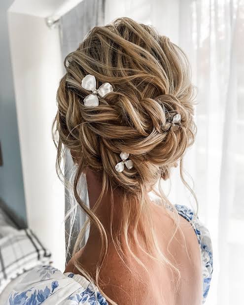 Bringing this whimsical crown braid back to the feed because it's too ...