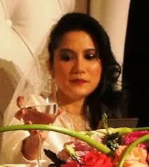 Cô Dina Mohamed Yunus Ramli trong lễ cưới hồi tháng 2.2013 - Ảnh: Dsuarang.blogspot. Quỹ Modal Perdana Group Sdn Bhd mà ông Ramli Abbas điều hành là nhánh ... - 5531c0dc6630d4.img