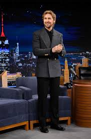 Ryan Gosling Wears Gucci On Jimmy Fallon With Eva Mendes