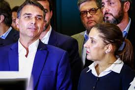 Flávio Bolsonaro proposes Pix rewards for household bill payments