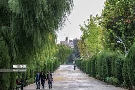 آسمان ابری همراه با وزش باد در تهران