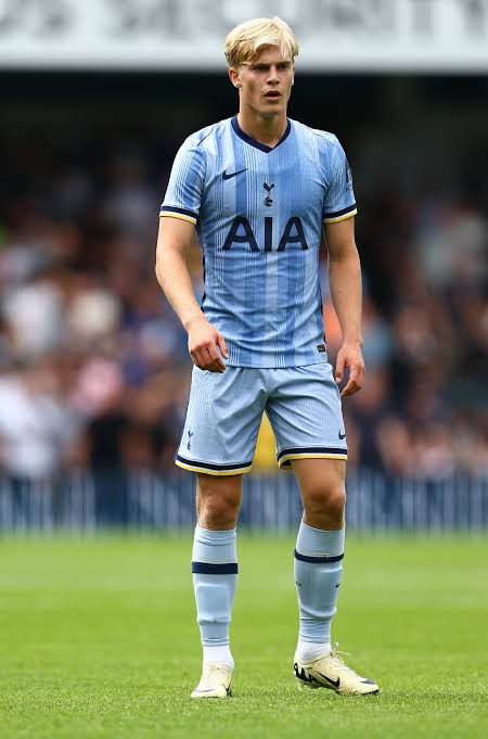 Ange Postecoglou offers injury update on Lucas Bergvall after Tottenham teenager limps off against QPR | Evening Standard