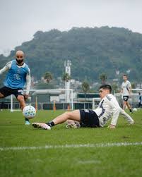 Thaciano participa de treino do Santos, e Gabriel Bontempo segue fora