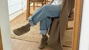Wearing This Cozy Spring Alt Instead of Uggs? You're a Fashion Person