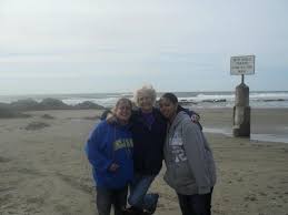 US WOMEN ENJOYING THE BEACH.. MEAGAN STOUT, ROBIN BRADLEY AND ... - ester-lee-motel