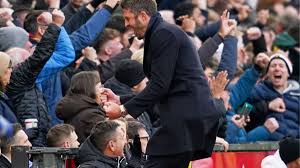 Carrick revitaliza al United en el 'Derby' y agudiza la cuesta de enero en el City