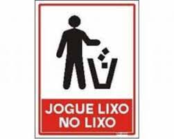 Resultado de imagem para pessoa jogando lixo na rua