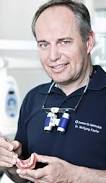 Zahnarzt Dr. Wolfgang Kaefer ist Fachzahnarzt für Oralchirurgie in München.