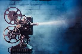 Resultado de imagem para fotos de maquina a passar filme de cinema