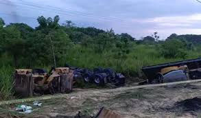 Volcadura de tráiler provoca accidente en la Cárdenas-Villahermosa; se reportan muertos