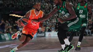 Un Montero descomunal revienta al Panathinaikos y lleva al Valencia al quinto partido
