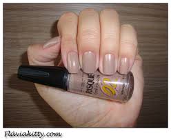 Resultado de imagem para esmalte nude e ouro nude