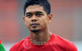 COM - Mantan pemain Persija Jakarta Bambang &quot;Bepe&quot; Pamungkas meminta PT Liga Indonesia konsisten melarang klub bermasalah mengikuti kompetisi musim 2014. - 20121122_Bambang_Pamungkas_Timnas_Indonesia_4233