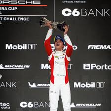 Filho de Massa vence prova na Porsche Cup em estreia no automobilismo aos 16 anos