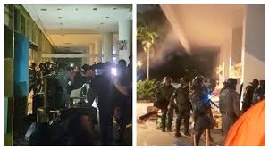 VÍDEO: PM retira estudantes de ocupação na reitoria da USP em SP; ação na madrugada teve uso de gás e cassetetes, dizem alunos