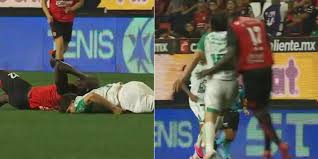 Futbolista del León recibe duro golpe en la cabeza y queda noqueado al instante (VIDEO)