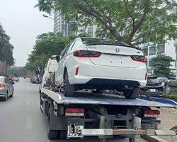 Hình ảnh về Xe cứu hộ ắc quy ô tô đang di chuyển trên đường phố Hà Nội