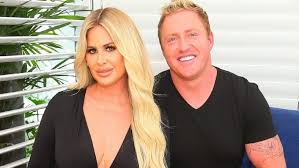 Kim Zolciak & Kroy Biermann’s Divorce Drama Turns Love Square