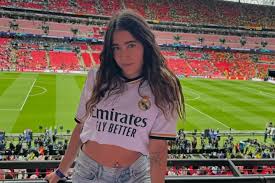 Atacan a Mercedes Roa tras un juego de influencers en Francia