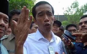 COM, JAKARTA - Gubernur DKI Jakarta Jokowi kembali melanjutkan sidak ke puskesmas Kramat Sentiong, , Rabu (24/10/2012). Seperti saat sidak ke kelurahan pada ... - jokowi-di-pademangan-timur