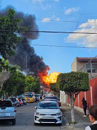 Voraz incendio consume bodega en San Nicolás; moviliza bomberos y provoca evacuaciones