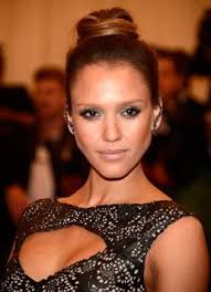 Jessica Alba&#39;s pretty chignon for the 2013 Met Ball was created by Clear Scalp &amp; Hair Beauty Therapy stylist Jen Atkin. Says Atkin, &quot;Jessica and I were so ... - jessica-alba-met-ball-hairstyle-2013