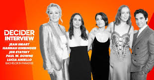 'Hacks' stars and creators break down the Ava-Deborah kiss that has been five seasons in the making: "I threw my phone"