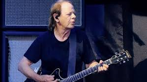 Hospitalizan a Stevie Young de AC/DC en Argentina: ¿está en riesgo su concierto en México?