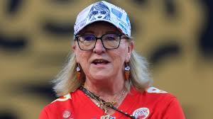 Donna Kelce says NIL would have been 'nightmare' with sons Travis, Jason